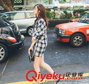 8月中旬上新 2015秋季新品 韓版潮寬松休閑前短后長(zhǎng)中長(zhǎng)款棉麻格子襯衫女原始圖片3