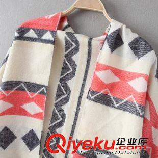 10月15號 周四上新 XYY秋冬新款歐美專柜同款白底紅黑提花散須保暖圍巾披肩兩用百搭原始圖片3