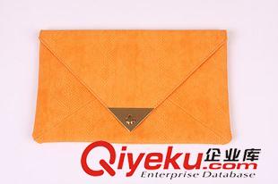 原單包包 絕非仿貨 專柜官網(wǎng) 歐美街拍款復(fù)古蛇紋手拿包信封包個性時尚 8色原始圖片3