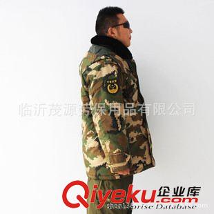 未分類 廠家批發保安物業加厚防寒大衣棉服制服新式迷彩軍綠大衣