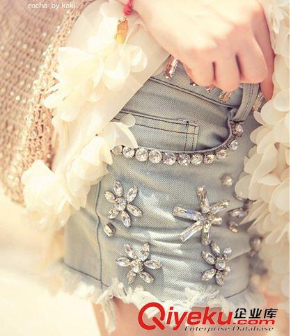 10月15號(hào) 歐洲站2015新款 手工鑲鉆牛仔短褲女潮百搭修身熱褲原始圖片2