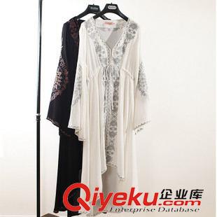 10月14號 2015年新款韓版長袖V領(lǐng)刺繡連衣裙長裙 女裝原始圖片3