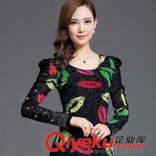 中老年媽媽裝 蕾絲打底衫女長(zhǎng)袖韓版氣質(zhì)勾花鏤空修身V領(lǐng)秋裝新款上衣