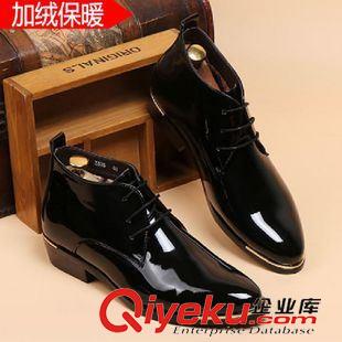 靴子 加絨保暖亮面漆皮休閑皮靴男款尖頭靴短靴中幫鞋男士皮靴子騎士靴原始圖片2