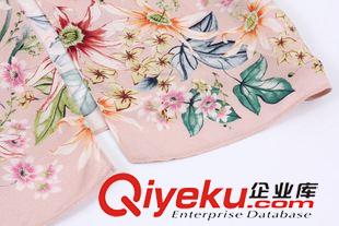 2015年7月2上新 歐美風(fēng)2015夏季女裝新款  休閑時(shí)尚系帶花開(kāi)叉定位印花連衣裙原始圖片3
