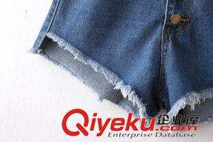 2015年4月22上新 2015夏季女裝新款  韓版時尚4粒扣毛邊不規(guī)則牛仔短褲熱褲原始圖片2