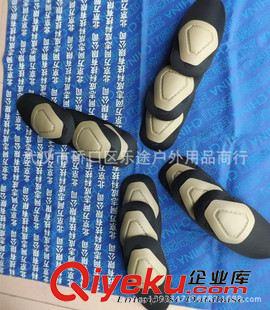 護(hù)膝護(hù)肘、戰(zhàn)術(shù)背心 青蛙服護(hù)具戰(zhàn)術(shù)護(hù)膝護(hù)肘 我是特種兵火鳳凰迷彩服騎行CS野戰(zhàn)裝備