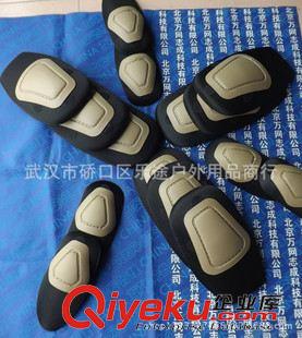 護(hù)膝護(hù)肘、戰(zhàn)術(shù)背心 青蛙服護(hù)具戰(zhàn)術(shù)護(hù)膝護(hù)肘 我是特種兵火鳳凰迷彩服騎行CS野戰(zhàn)裝備