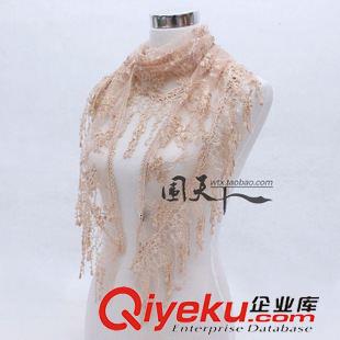 圍巾，絲巾 妮爾達專柜zp 韓國秋冬女圍巾 刺繡帶亮片三角圍巾披肩6021