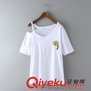 6月新款第三波 夏季新款韓國東大門刺繡花朵寬松單邊露半肩單吊帶短袖純色T恤女