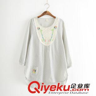 8月16日~8月20日新款 1552  2015秋新品 日系小清新小花刺繡條紋棉麻圓領(lǐng)襯衫 兩色可選