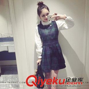 10-15 一件代發(fā)2015新款女裝 韓版大V領(lǐng)高腰格紋韓范毛呢子背帶連衣裙