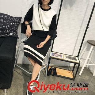 9月30号新款 包邮女*秋冬新品 韩版黑白拼色圆领T恤下摆开叉简约百搭t恤打底衫