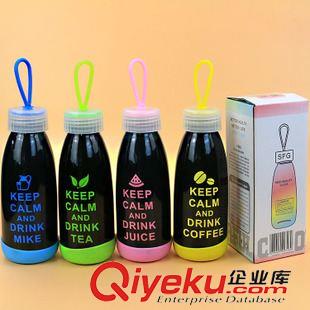 10月12號(hào)新品 淘寶熱賣黑色硅膠套玻璃杯 字母便攜式提繩水杯 十元店百貨批發(fā)原始圖片3