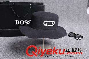 gf羊毛呢禮帽 羊毛毛呢禮帽韓國帽沿下字母印花秋冬平頂大檐盆帽子男女熱賣仿
