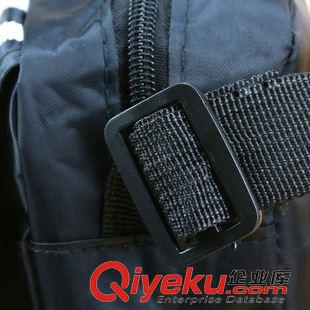 10月5號新品 新款男士單肩斜跨包 休閑男包 十元店貨源 義烏地攤?cè)沼冒儇浥l(fā)原始圖片3