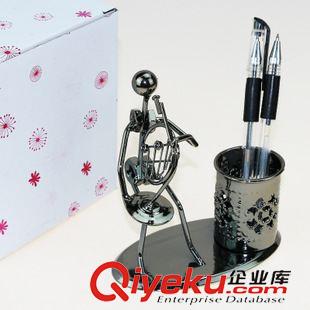 鐵工藝品 新款創(chuàng)意小鐵人辦公桌面擺件樂(lè)隊(duì)鐵藝筆筒學(xué)生禮品禮物義烏批發(fā)