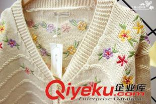 9月24日新品 2015秋冬日系女裝森女針織衫 刺繡花朵厚實大毛衣3231