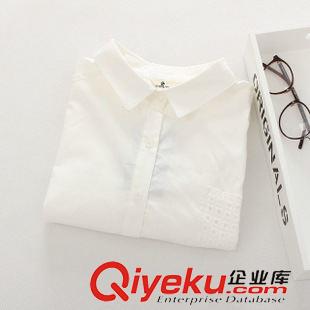 9月19日新品 2015春季新款日系小清新不規(guī)則下擺鏤空純棉中長款氣質(zhì)襯衫 0532