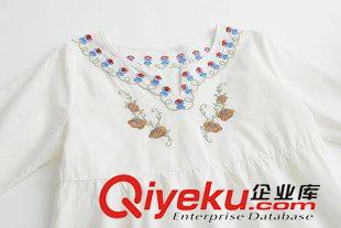 8月30日新品 2015秋季長(zhǎng)袖女裝甜美清新刺繡花百搭休閑高腰娃娃連衣裙2368