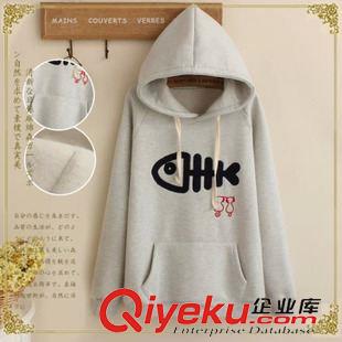 8月24日新品 日系森女系 2014年秋冬新款女裝創(chuàng)意小魚刺繡連帽加絨長(zhǎng)袖衛(wèi)2212原始圖片2