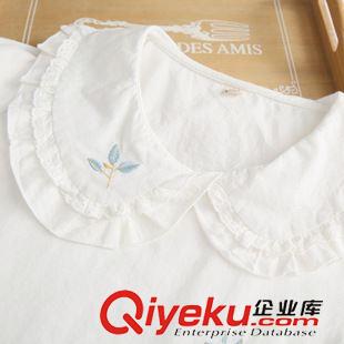 8月19日新品 秋冬新款森系小清新小貓花朵刺繡娃娃領棉麻長袖白襯衫女2054