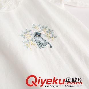 8月19日新品 秋冬新款森系小清新小貓花朵刺繡娃娃領棉麻長袖白襯衫女2054