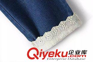 8月16日新品 森女系 刺繡米奇頭蕾絲翻邊松緊抽繩磨白牛仔長褲  女1959原始圖片3