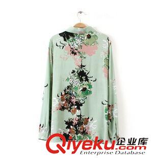 9月21日 歐洲站春秋女裝新 女士 翻領(lǐng)綠底水墨花朵中長(zhǎng)款襯衫1TH-9.576原始圖片2