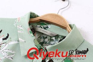 9月21日 歐洲站春秋女裝新 女士 翻領(lǐng)綠底水墨花朵中長(zhǎng)款襯衫1TH-9.576原始圖片3