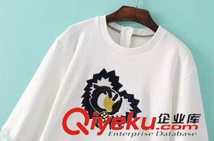 9月12 時尚百搭秋裝 女士個性刺繡蕾絲拼接袖薄款套頭T恤衫14YY-9.388