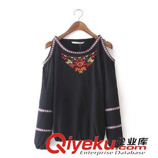 15年9月6-10 時尚民族風(fēng)秋款 女士月牙形花朵刺繡露肩包邊長袖襯衫10TB-9.275原始圖片2