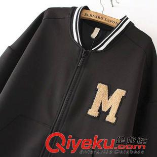 15年8月26-31 秋季歐洲站熱賣爆款 女字母胸章立領中長款棒球服外套11RM-8.487原始圖片3