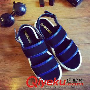 【店長(zhǎng)推薦】 廠家直銷2015夏季新款女涼鞋松糕底漆皮防水臺(tái)厚底黑色白色女鞋原始圖片2