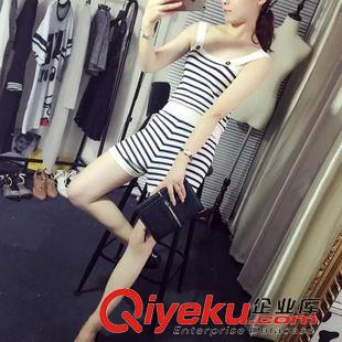 連體褲 $K 歐美風 V領印花連體短褲批發 1543
