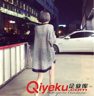 9月14號新款發(fā)布 2015新品鏤空拼色圓領(lǐng)寬袖蝙蝠袖中長款毛衣 Y770原始圖片3