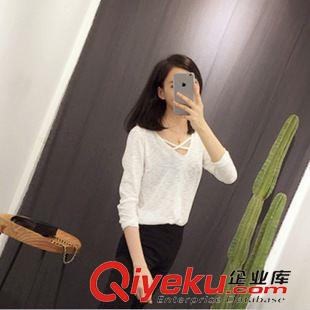 8月15號(hào)新款發(fā)布 2015秋季女裝竹節(jié)棉領(lǐng)口交叉鏤空長袖T恤 H083原始圖片2