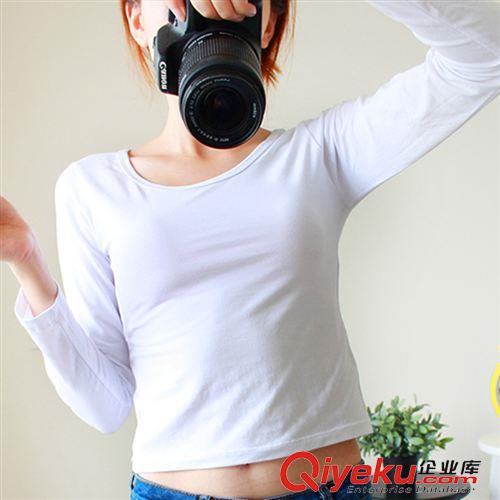 8月25 NEW! 模特實(shí)拍 2015新品女裝純色露肚臍學(xué)院風(fēng)百搭短款打底衫T恤3色原始圖片2