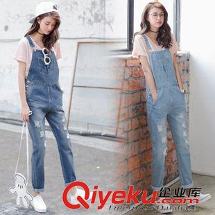 8月09 NEW! 實拍 韓版女破洞休閑純色背帶褲寬松大碼磨破白色牛仔吊帶褲顯瘦原始圖片2