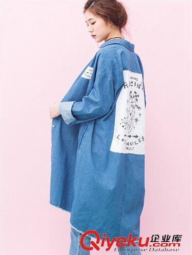 8月08 NEW! 2015韓國(guó)代購(gòu)新款日系原宿風(fēng)卡通字母貼布長(zhǎng)袖牛仔風(fēng)衣中長(zhǎng)款大衣原始圖片2