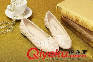 2015年7月份新款 2015爆款新款平跟真皮鉚釘珍珠低跟菱格單鞋原始圖片3