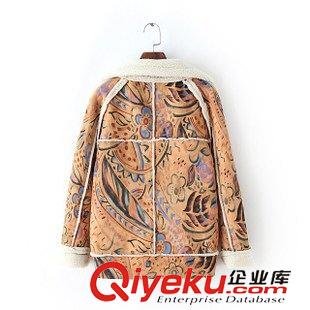 27號(hào)新款 IKI0927    15秋冬新款歐美風(fēng)印花麂皮絨羊羔毛插肩袖機(jī)車外套 女原始圖片3