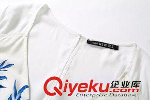 23號新款 BC2D5423     歐美時尚新款白底藍(lán)花印花V領(lǐng)長袖松緊腰連體短褲原始圖片3