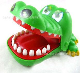 整人玩具 新奇特玩具骷髏頭 兒童電動玩具 帶音樂燈光促銷禮品玩具 可批發(fā)