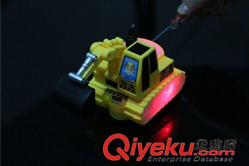 電動玩具 新款萬向明輪360度旋轉帶燈光  工程車 兒童挖掘機電動玩具熱賣款