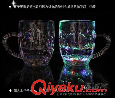 塑料、树脂工艺品 批发水感应酒杯 LED发光杯 啤酒杯 创意酒杯 闪光水杯 可换电池