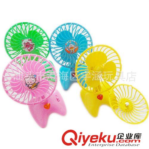 地?cái)偀豳u 混批帶香味迷你彩燈電動(dòng)風(fēng)扇 裝電池多角度轉(zhuǎn)動(dòng)風(fēng)扇 夏日熱賣必備原始圖片3