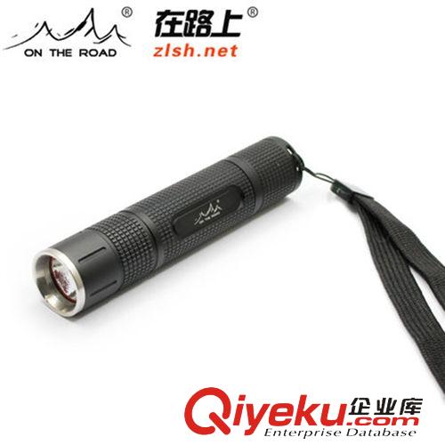 戶外用品 在路上M900 {jz}輕巧 迷你充電強(qiáng)光手電筒 戶外防水夜騎行 進(jìn)口T6