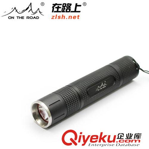 戶外用品 在路上M900 {jz}輕巧 迷你充電強(qiáng)光手電筒 戶外防水夜騎行 進(jìn)口T6