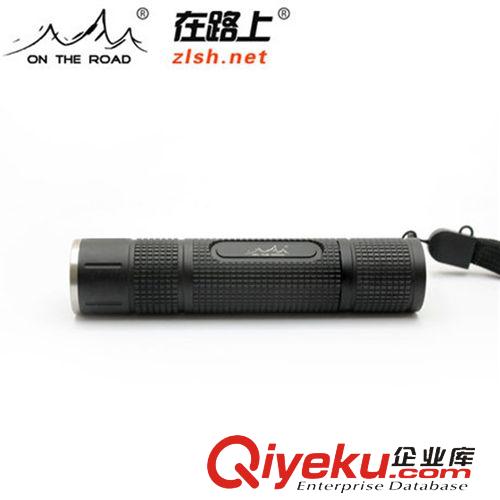 戶外用品 在路上M900 {jz}輕巧 迷你充電強(qiáng)光手電筒 戶外防水夜騎行 進(jìn)口T6